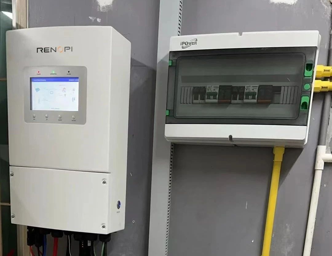 os produtos de armazenamento solar instalados pela RENOPi na Tailândia